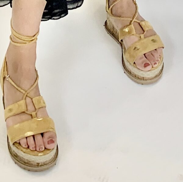 Plateau Sandalen suedine Taupe gold